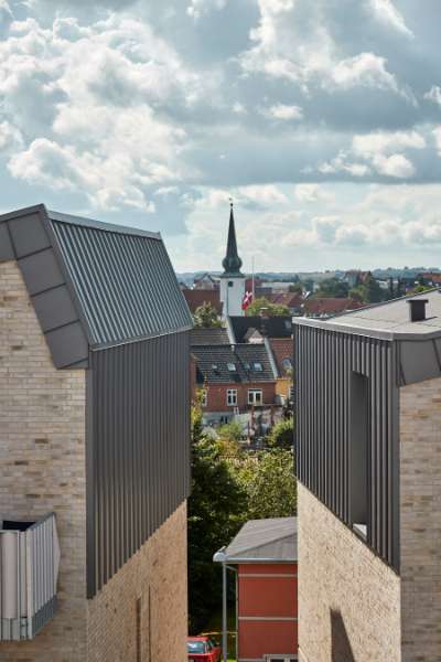 Cold rosé with lake view under steel profiles, Krøyer Kielbergvej / Regnbuevænget 1, 8660 Skanderborg
